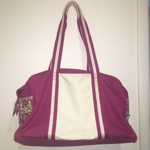 VERA BRADLEY DUFFLE BAG